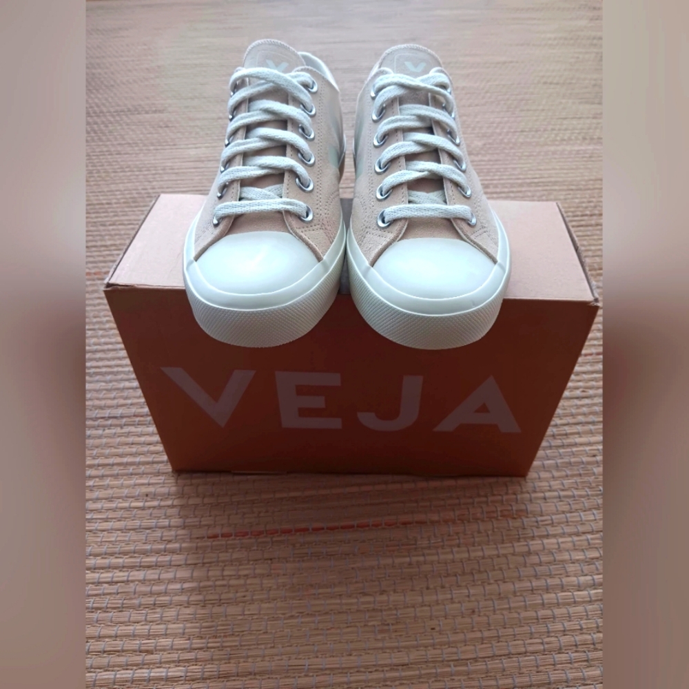 Veja Women's Sneakers Wata2 Low